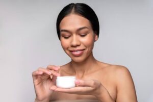 How to Make Homemade Cream for Oily Skin in 4 Easy Steps